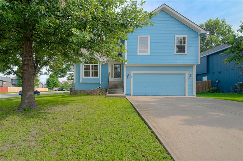 Photo of 520 E Parma Way Street Gardner KS 66030