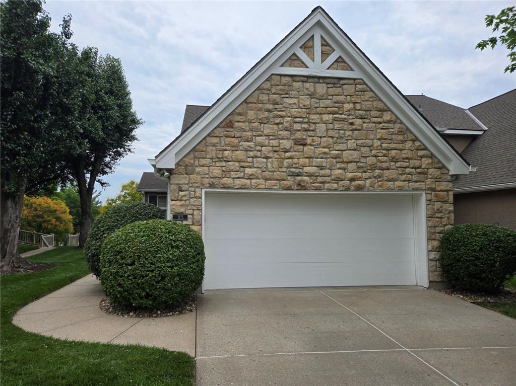 Photo of 115 Pointe Drive Gladstone MO 64116
