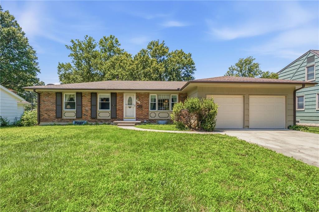 Photo of 4962 NE Chouteau Drive Kansas City MO 64119