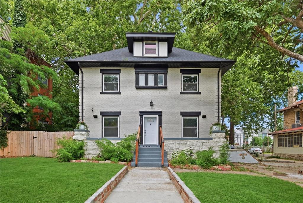 Photo of 2708 Tracy Avenue Kansas City MO 64109
