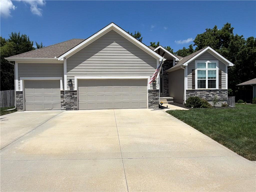 Photo of 1406 NW Burr Oak Lane Grain Valley MO 64029