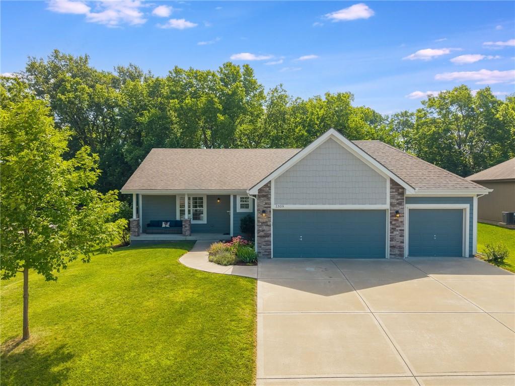 Photo of 1309 Regency Drive Kearney MO 64060