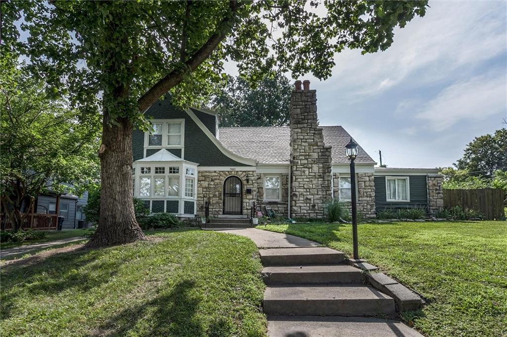 Photo of 7421 Forest Avenue Kansas City MO 64131