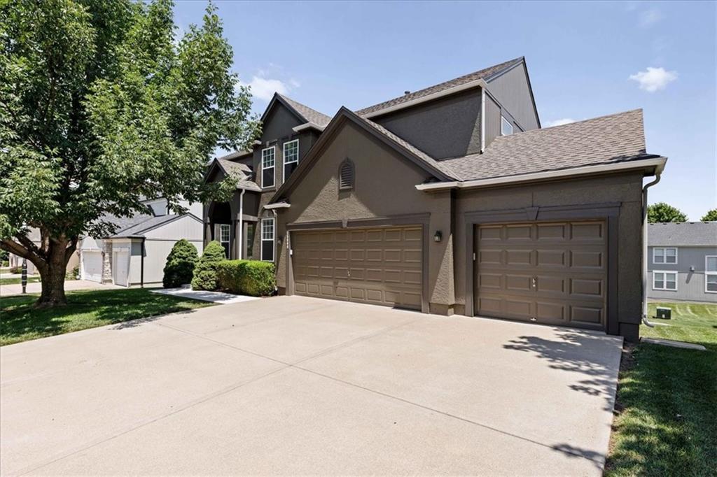 Photo of 15609 Shawnee Drive Overland Park KS 66223