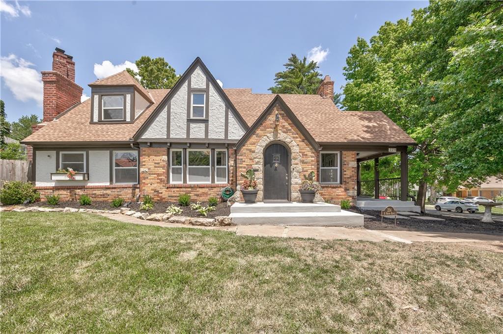 Photo of 224 E Meyer Boulevard Kansas City MO 64113