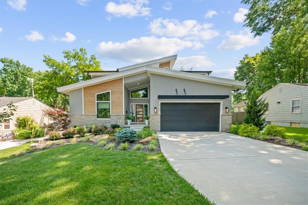 Photo of 2705 W 74th Street Prairie Village KS 66208