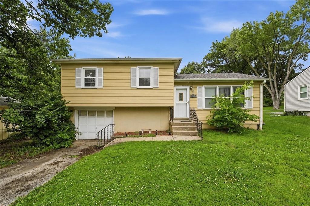 Photo of 4400 NE Sunnybrook Lane Kansas City MO 64117