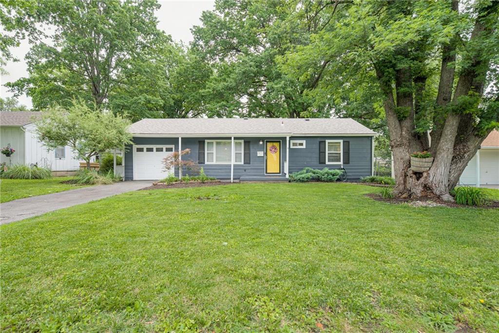 Photo of 7323 Maple Street Overland Park KS 66204