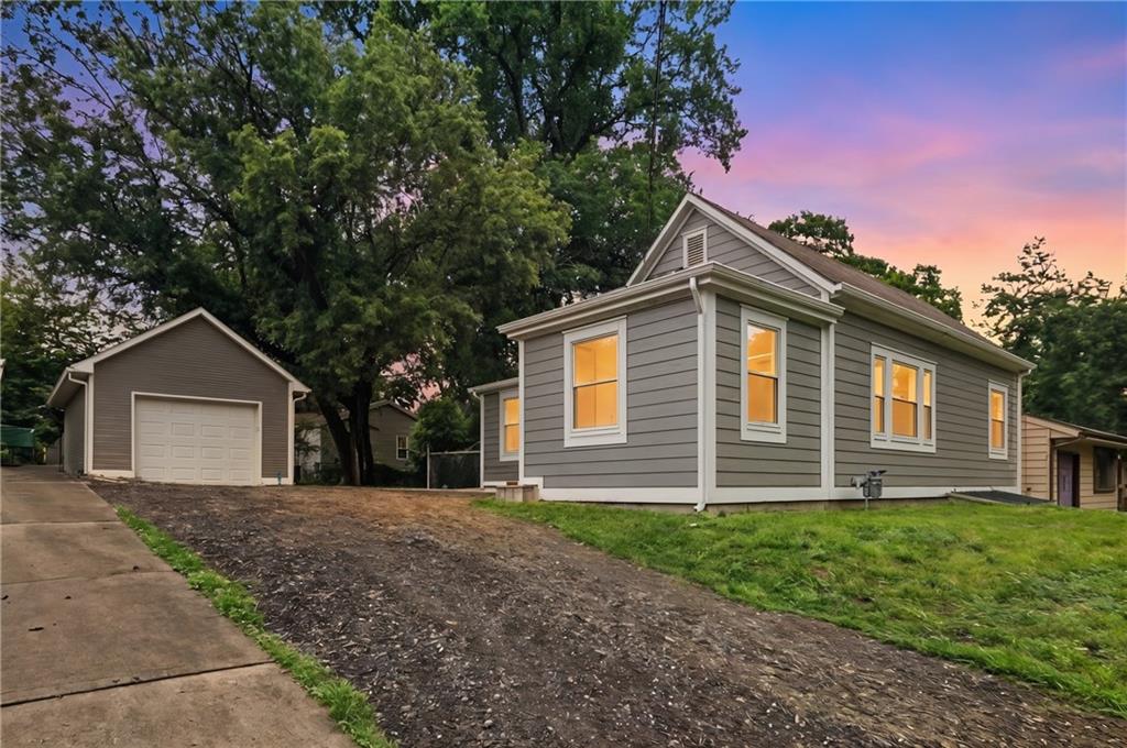 Photo of 602 4th Street Weston MO 64098
