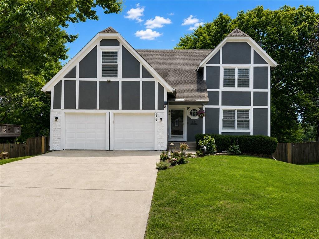 Photo of 909 E Johnston Circle Olathe KS 66061