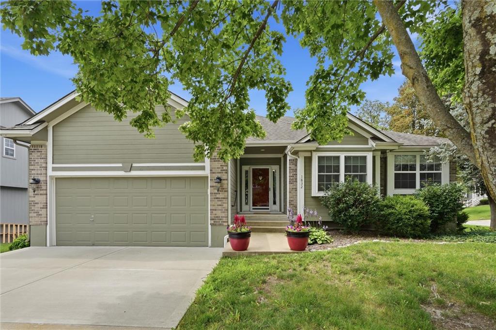 Photo of 1832 Stonewood Drive Lee's Summit MO 64086