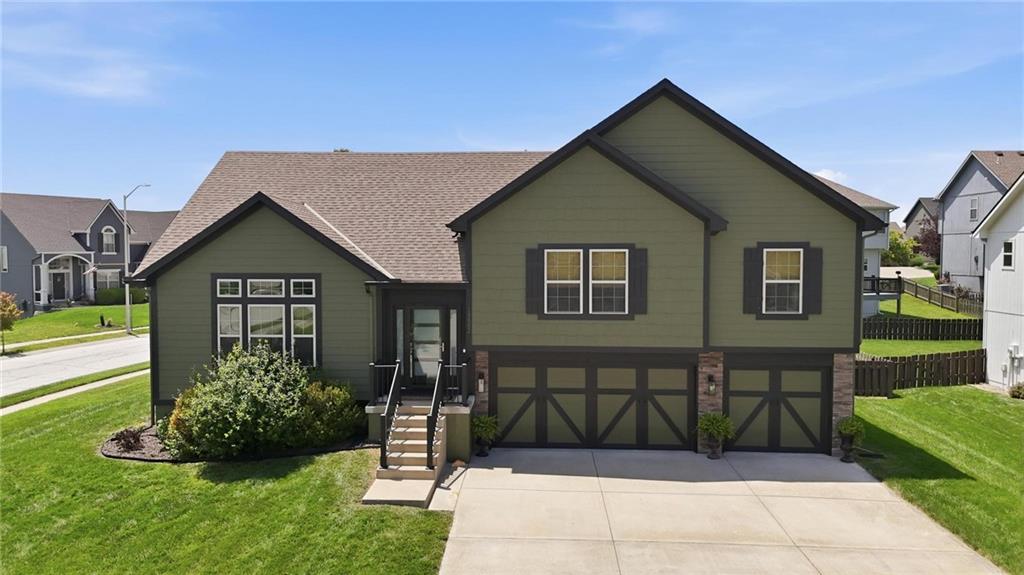 Photo of 10802 N Oakland Avenue Kansas City MO 64157