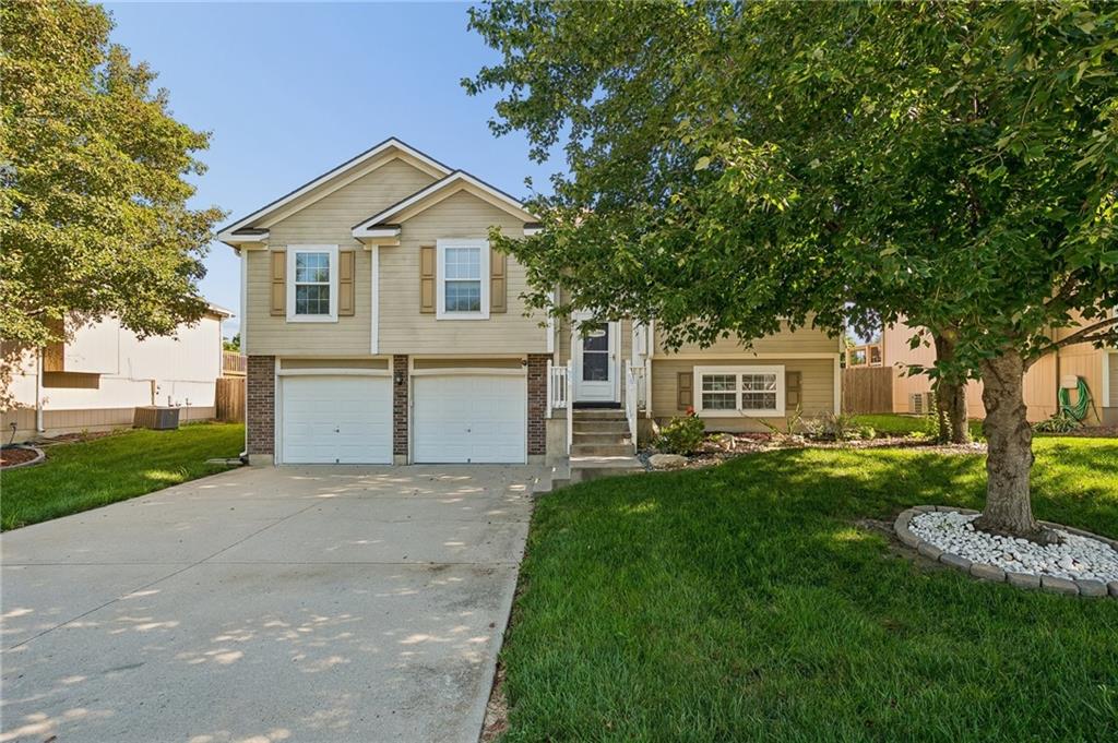 Photo of 404 NW Europa Drive Grain Valley MO 64029