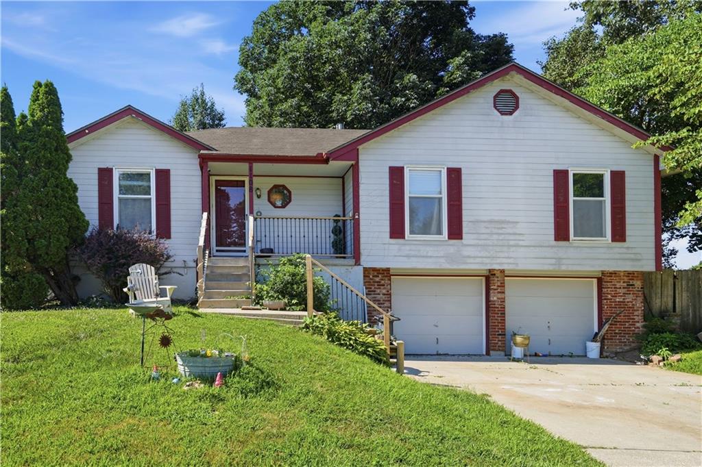 Photo of 1108 Brook Court Blue Springs MO 64015