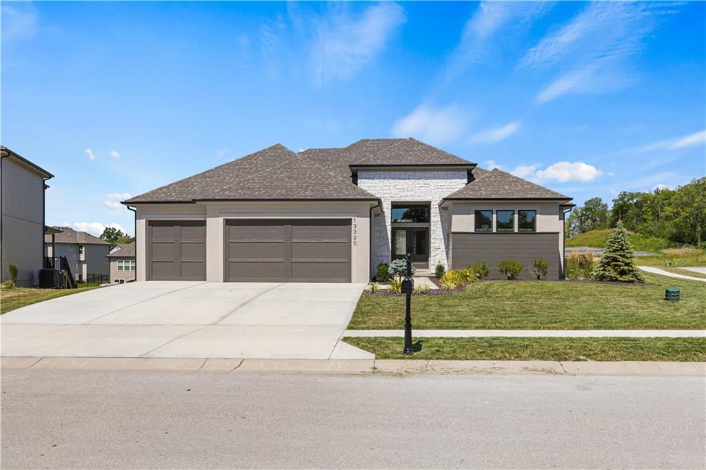 Photo of 13305 Golden Oak Court Parkville MO 64152