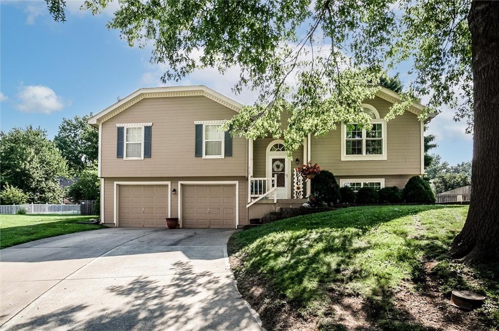 Photo of 717 SE Pierre Court Lee's Summit MO 64063