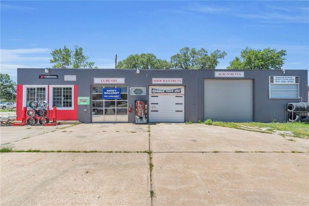 Photo of 101 N Maple Street Garnett KS 66032
