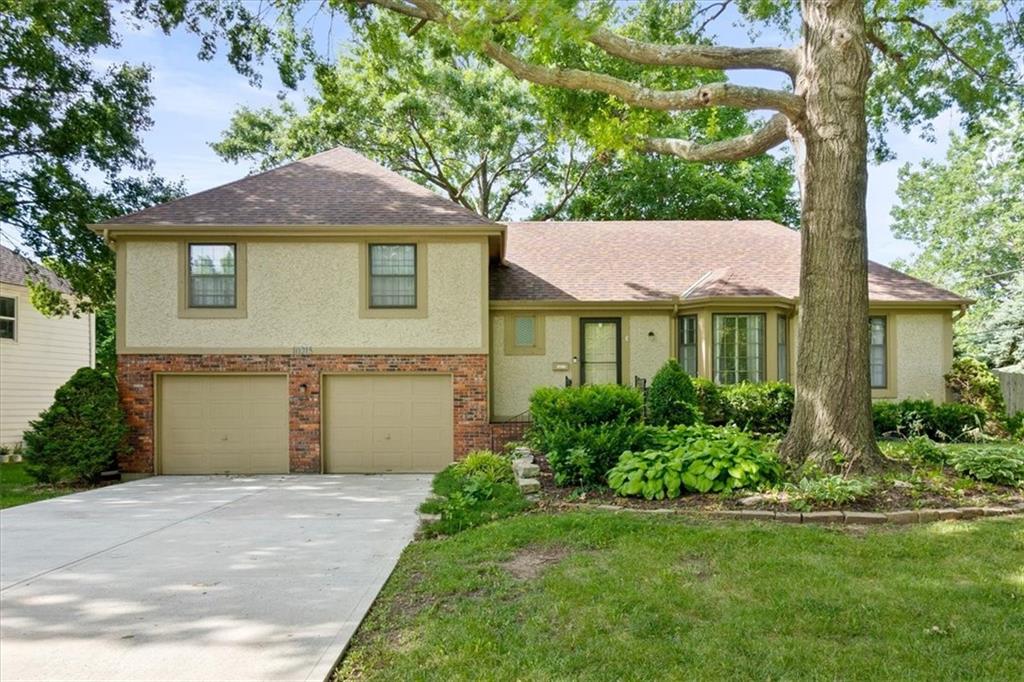 Photo of 10215 W 101st Street Overland Park KS 66212