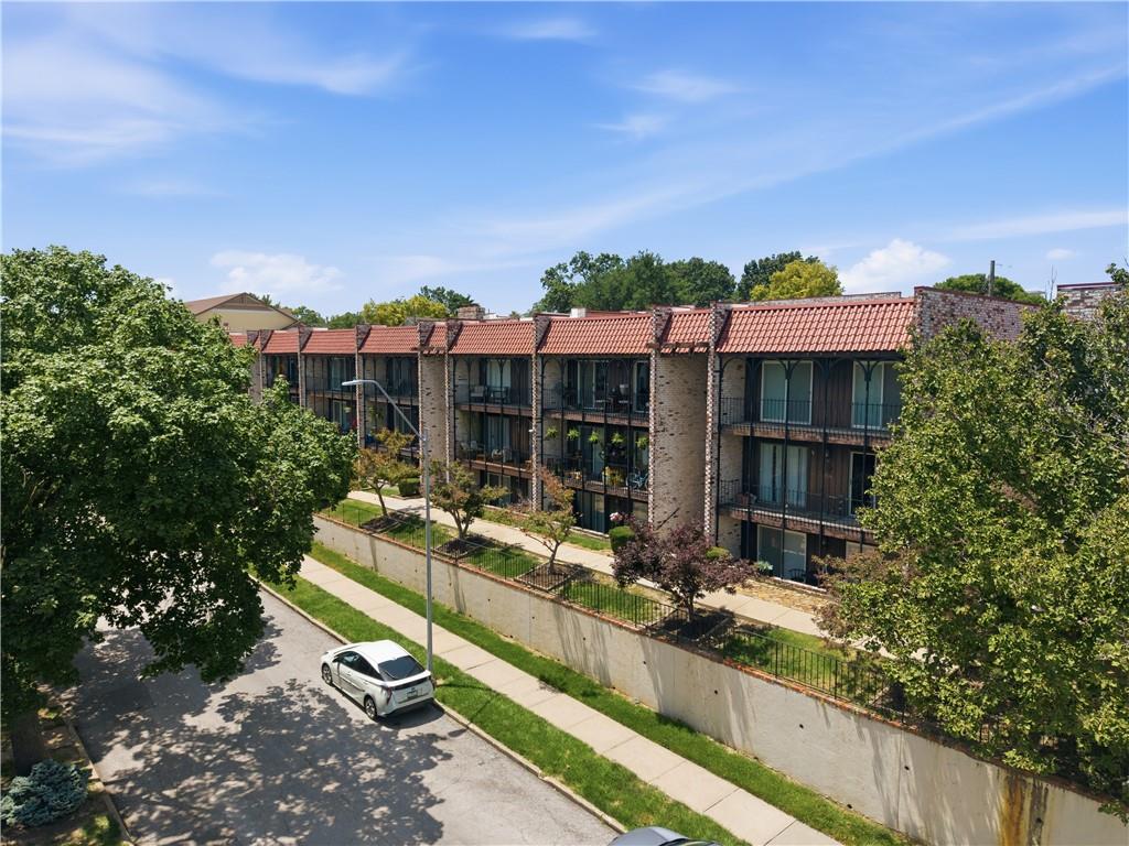Photo of 5004 Grand Avenue #E Kansas City MO 64112