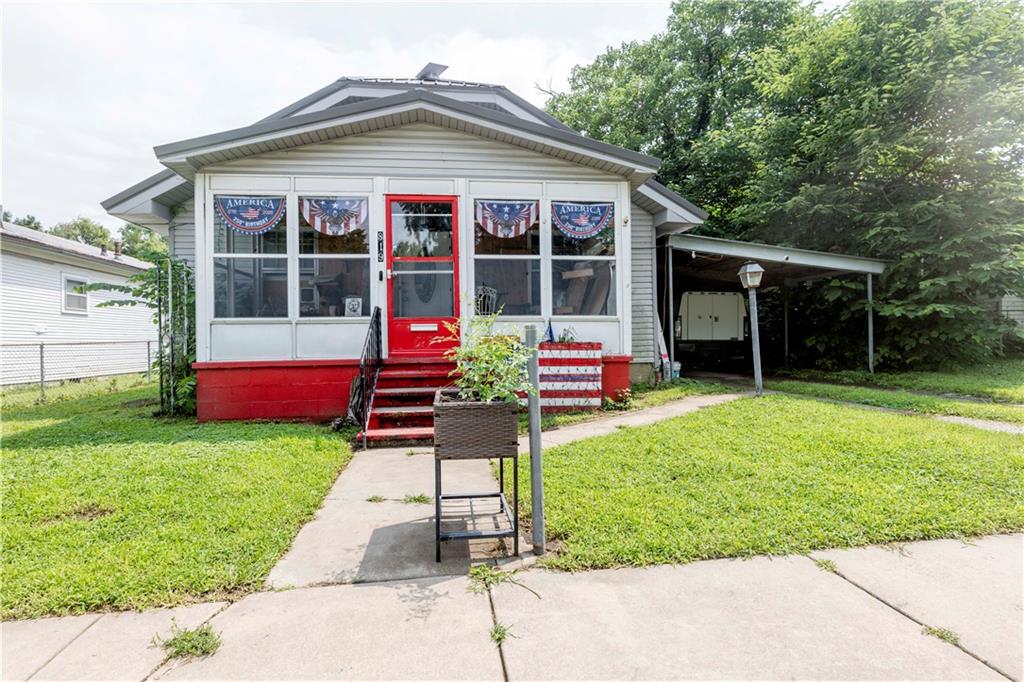 Photo of 819 E Poplar Street Independence KS 67301