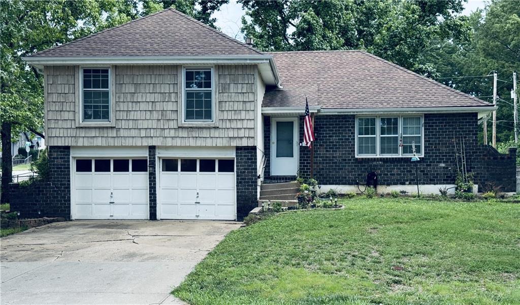 Photo of 418 SW Sunset Drive Lee's Summit MO 64081
