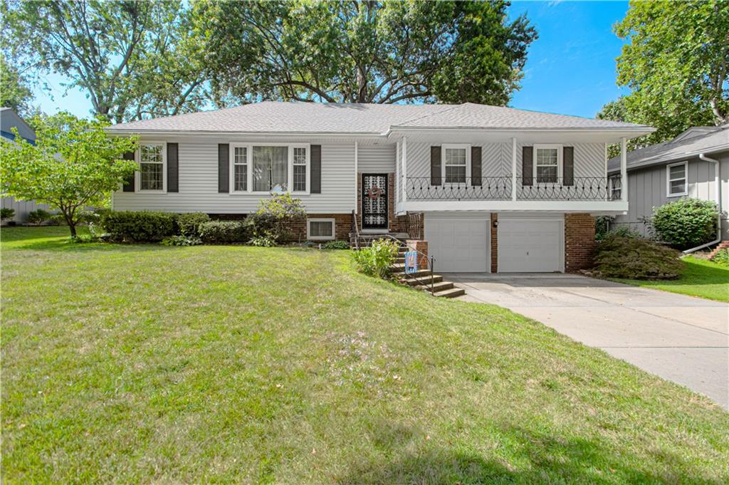 Photo of 15 W Bridlespur Drive Kansas City MO 64114