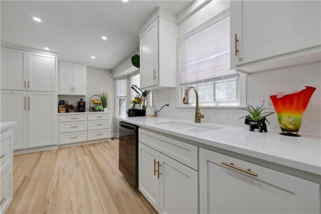 Photo of 10428 GRAND Avenue Kansas City MO 64114