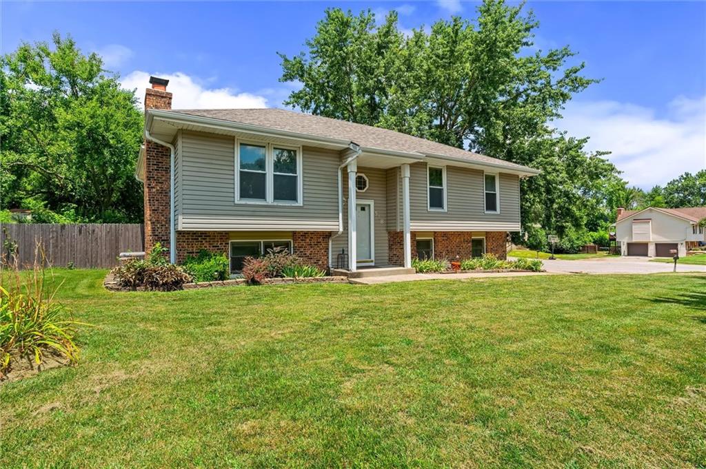 Photo of 528 NE Karapat Drive Kansas City MO 64155