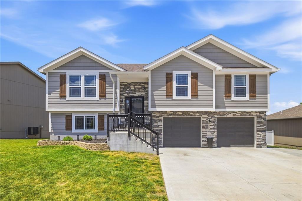 Photo of 1310 SW Burns Circle Oak Grove MO 64075