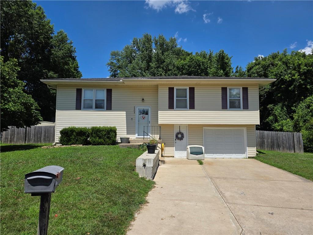Photo of 1304 SE 20TH Street Oak Grove MO 64075