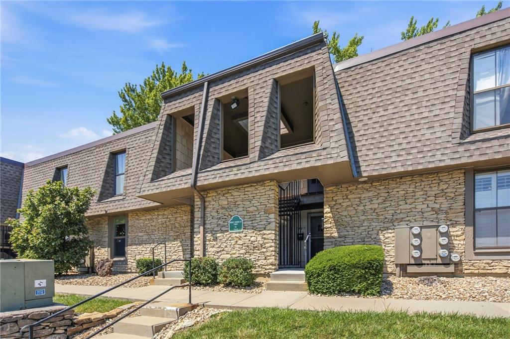 Photo of 7405 W 102nd Court #103 Overland Park KS 66212