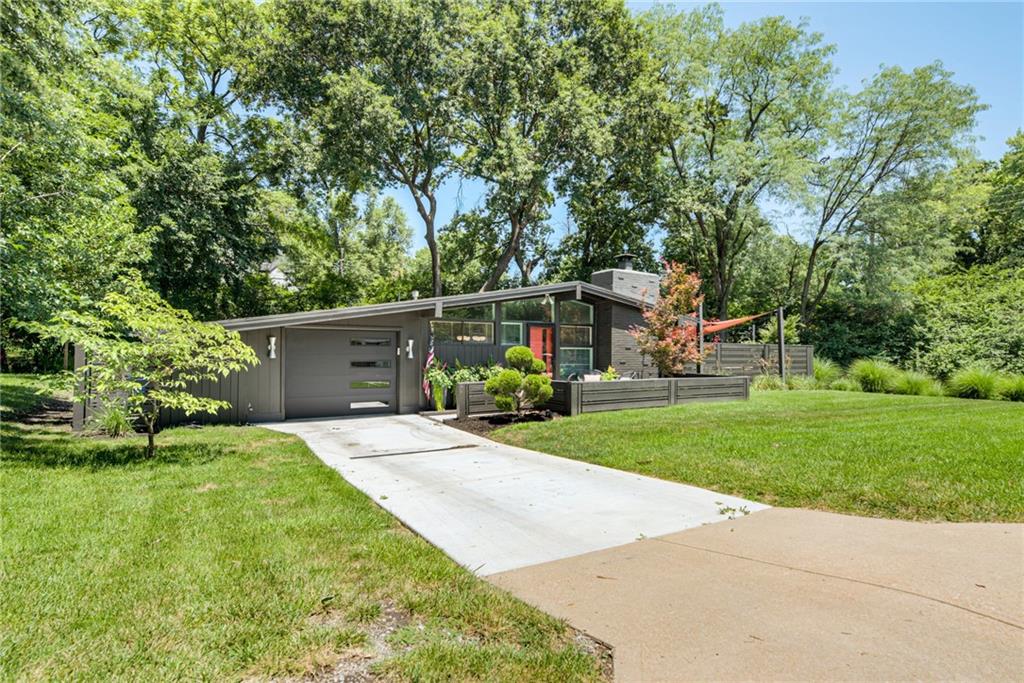 Photo of 2204 W 71 Terrace Prairie Village KS 66208