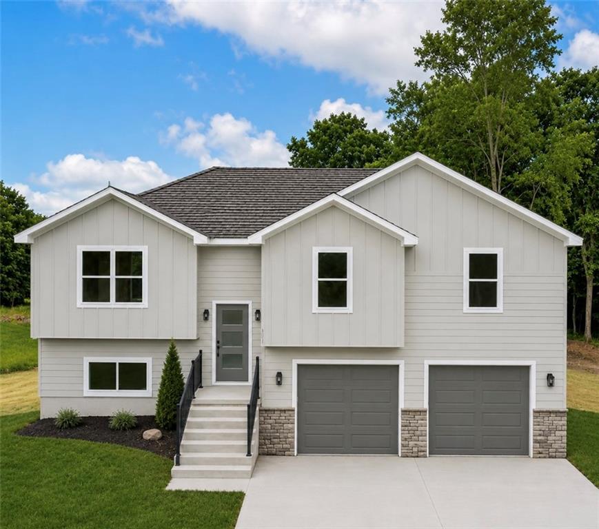 Photo of 326 NE 21st Road Warrensburg MO 64093