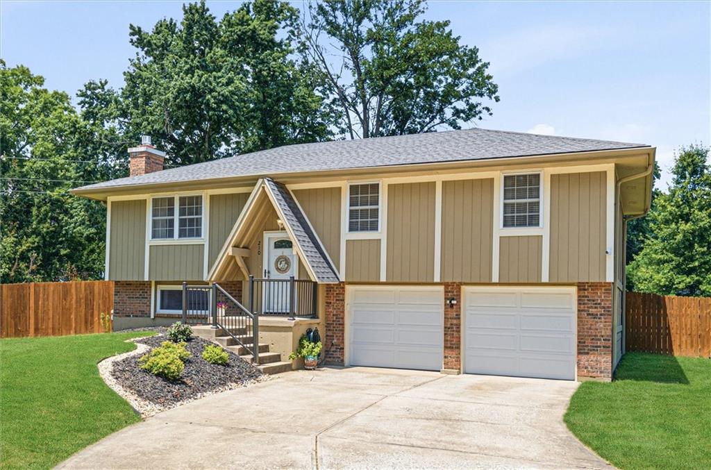 Photo of 210 SE Circleview Drive Lee's Summit MO 64063