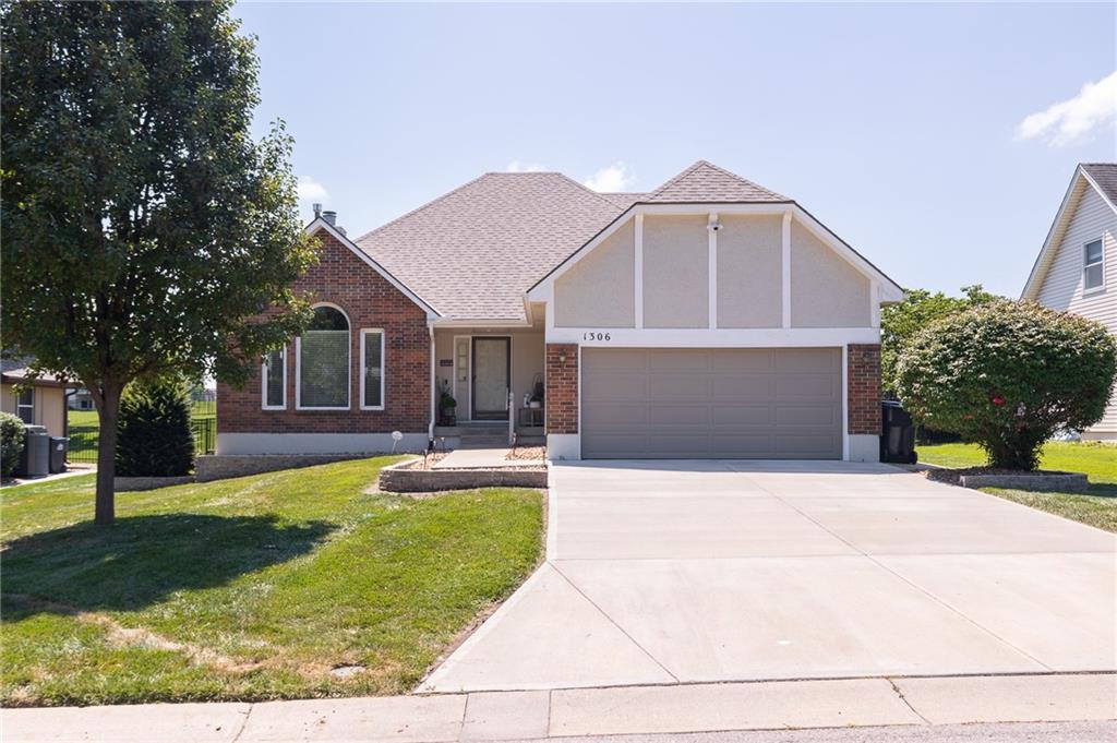 Photo of 1306 SW Stonecreek Drive Blue Springs MO 64015