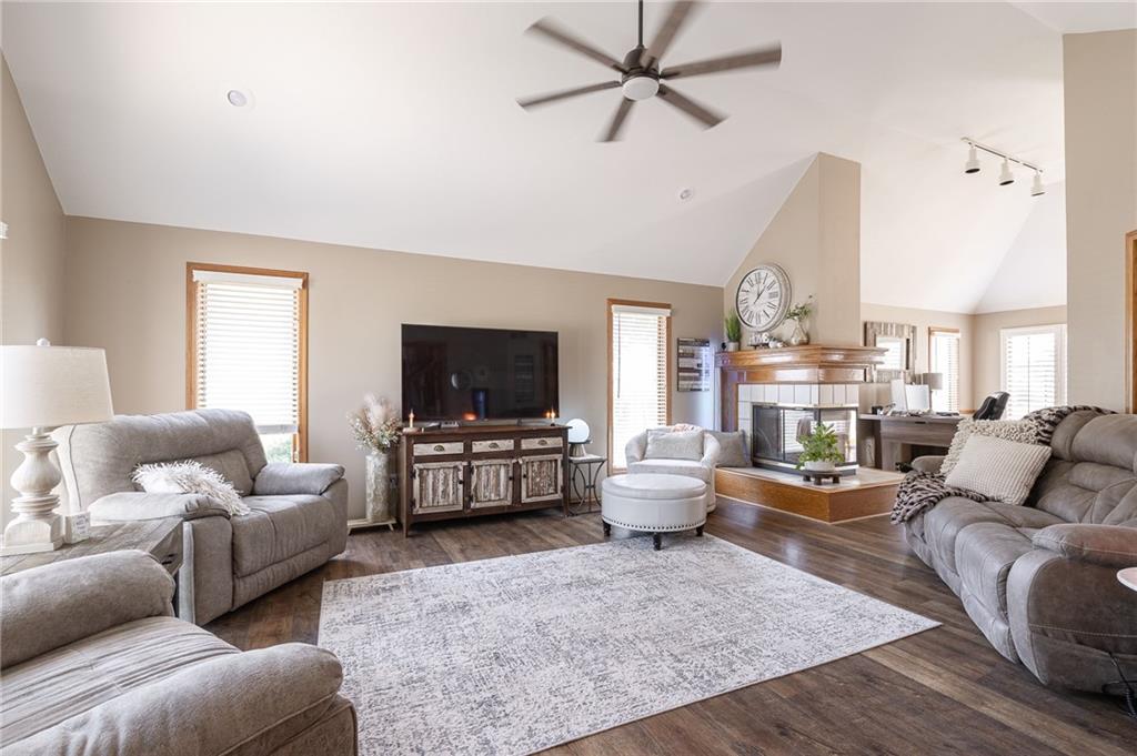 Photo of 1306 SW Stonecreek Drive Blue Springs MO 64015
