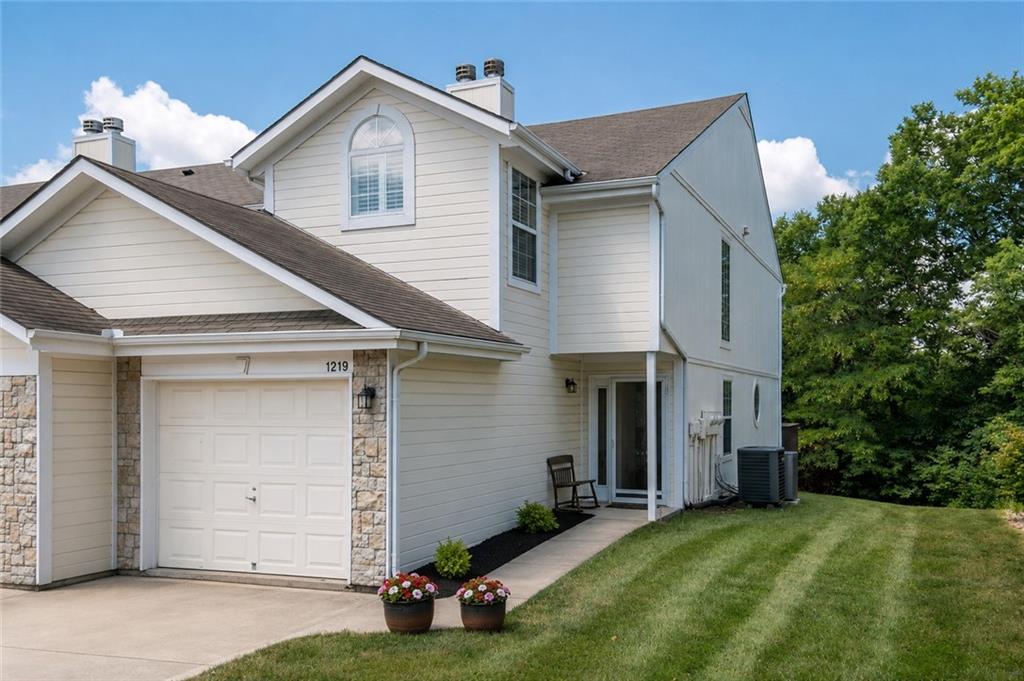 Photo of 1219 NW Hidden Ridge Circle Blue Springs MO 64015