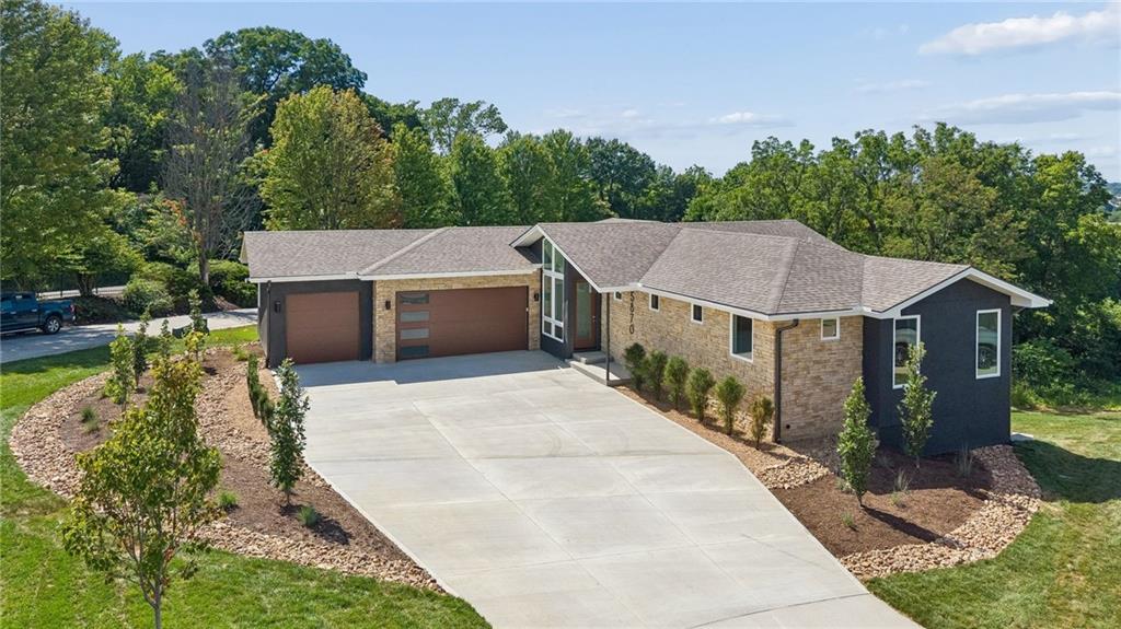 Photo of 5870 Chateau Court Parkville MO 64152