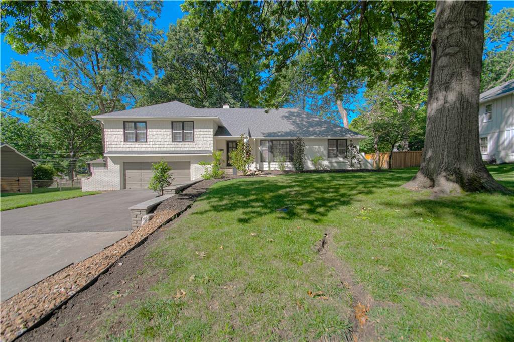 Photo of 8020 Juniper Street Prairie Village KS 66208