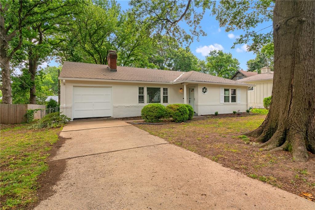 Photo of 7635 Charlotte Street Kansas City MO 64131