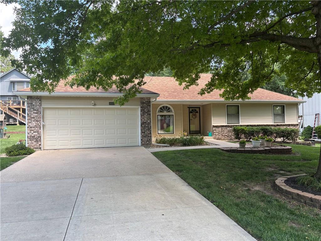 Photo of 8639 Greenway Lane Lenexa KS 66215
