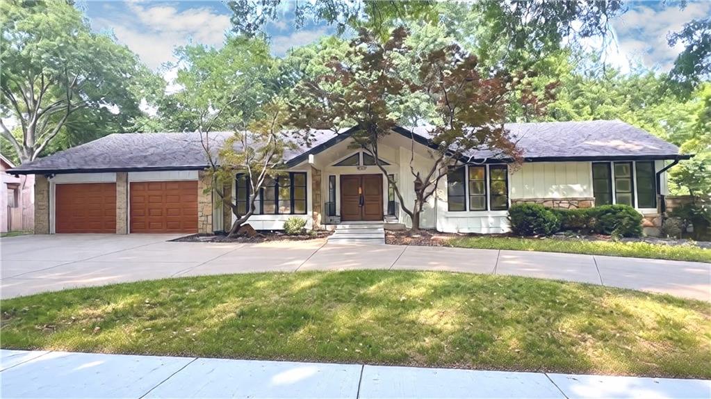 Photo of 10229 Hemlock Drive Overland Park KS 66212