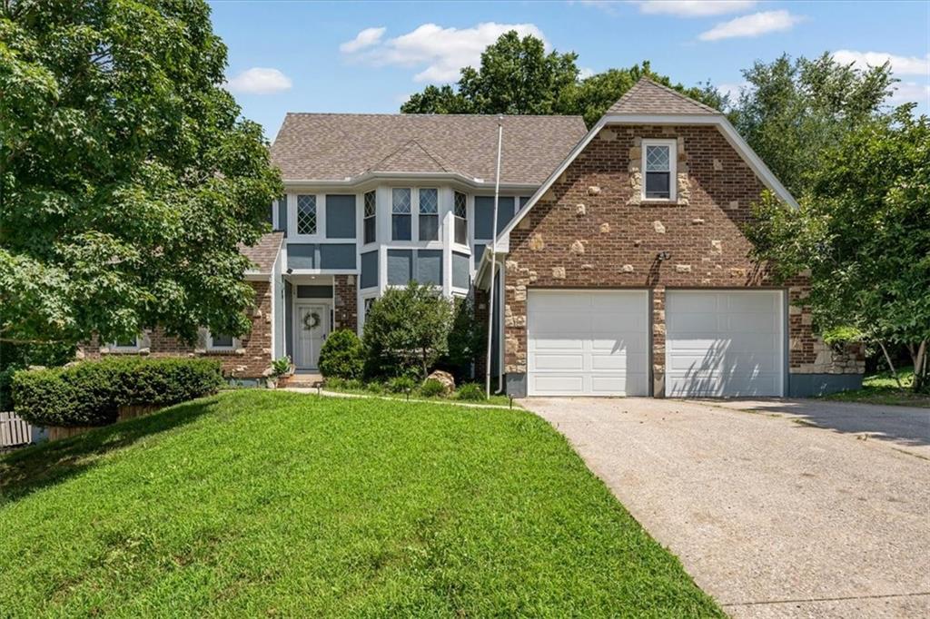 Photo of 2925 NW Westbrooke Circle Blue Springs MO 64015