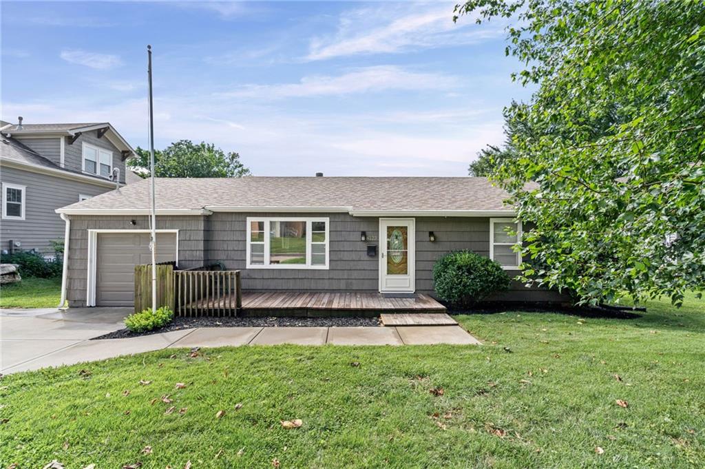 Photo of 8123 Valley View Drive Overland Park KS 66204