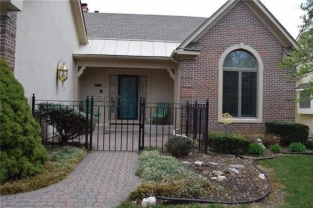 Photo of 6305 W 92 Street Overland Park KS 66212