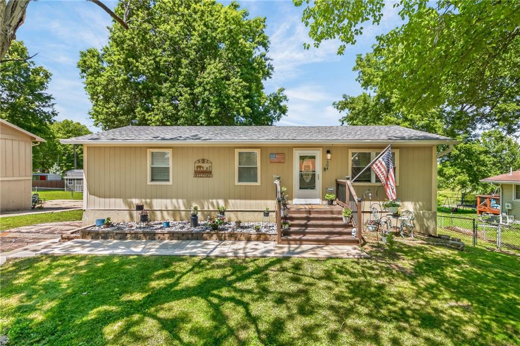 Photo of 504 SE 19TH Street Oak Grove MO 64075