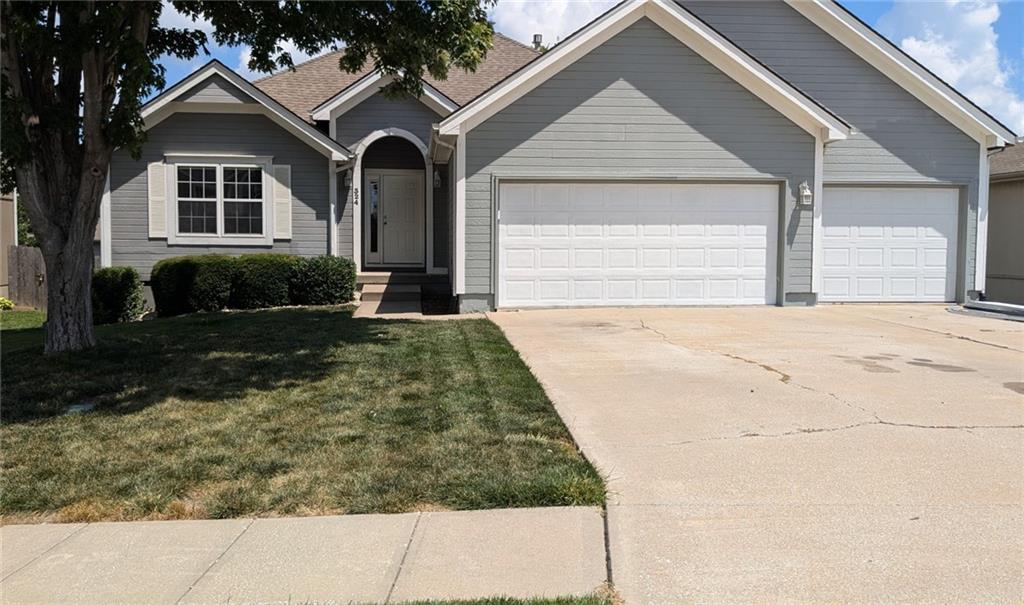 Photo of 324 NE Woodbury Drive Lee's Summit MO 64086