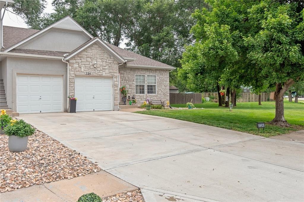 Photo of 724 S Woodson Lane Gardner KS 66030