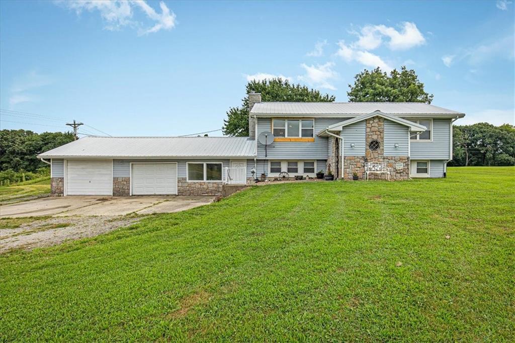 Photo of 6527 SE Smith Road Cameron MO 64429