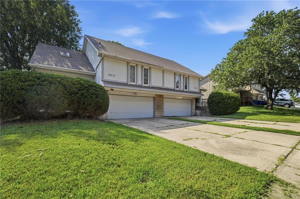 Photo of 612 SE Kristi Lane Lee's Summit MO 64063